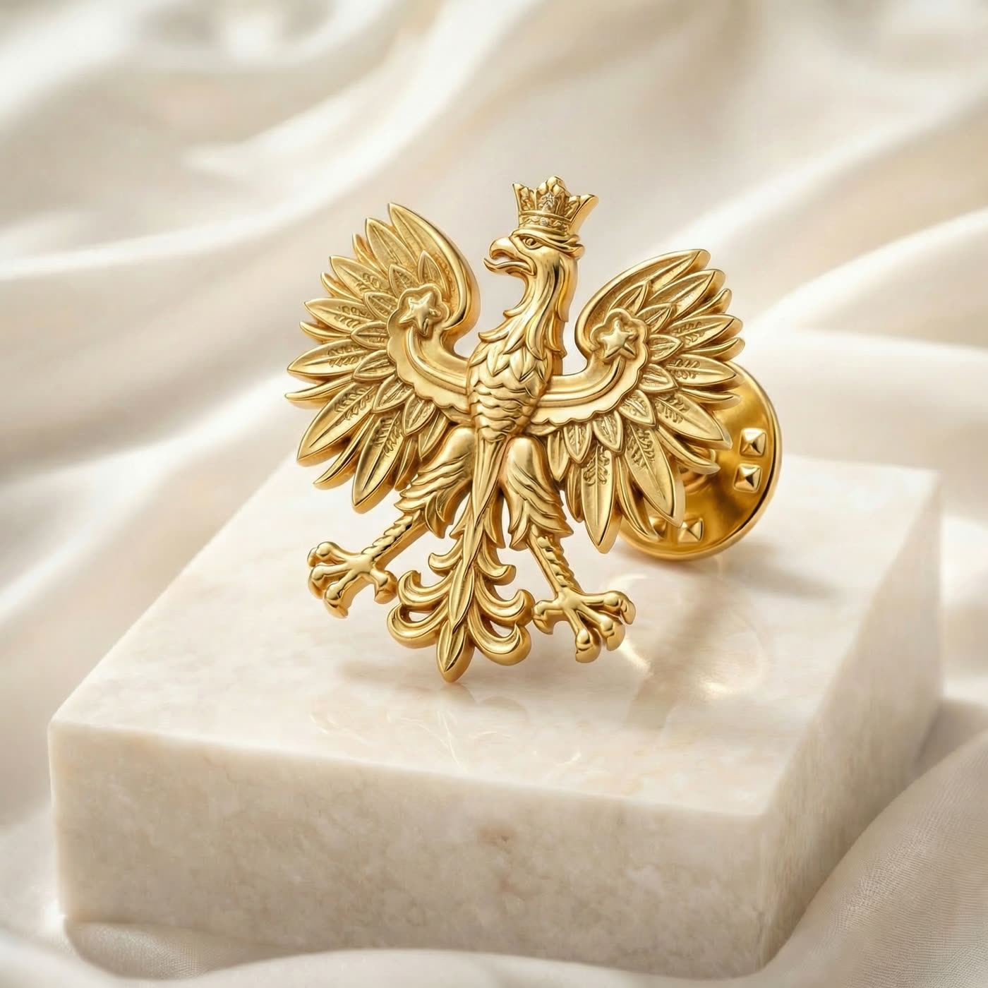 Pin korporacyjny z orłem polskim — złoto